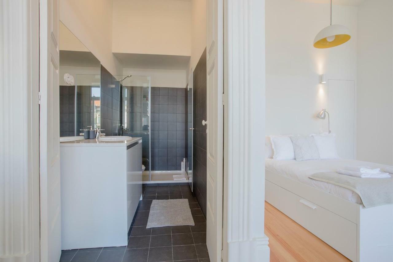 Downtown Spacious Studio Porto Bagian luar foto