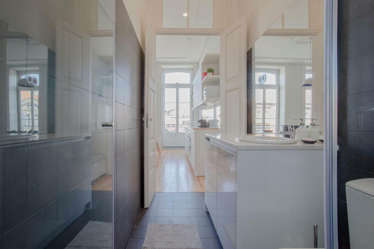Downtown Spacious Studio Porto Bagian luar foto